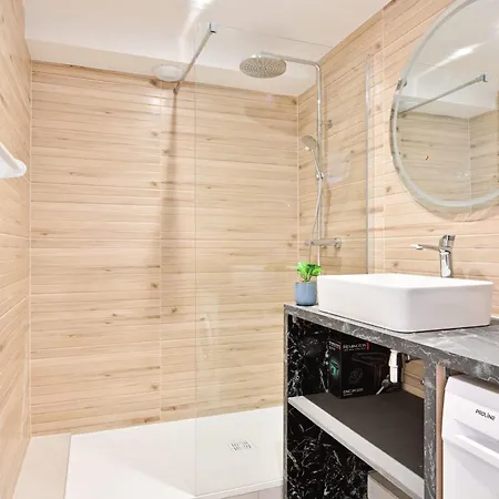 Apartamento Les Romains Brand-new T4 & Terrace *